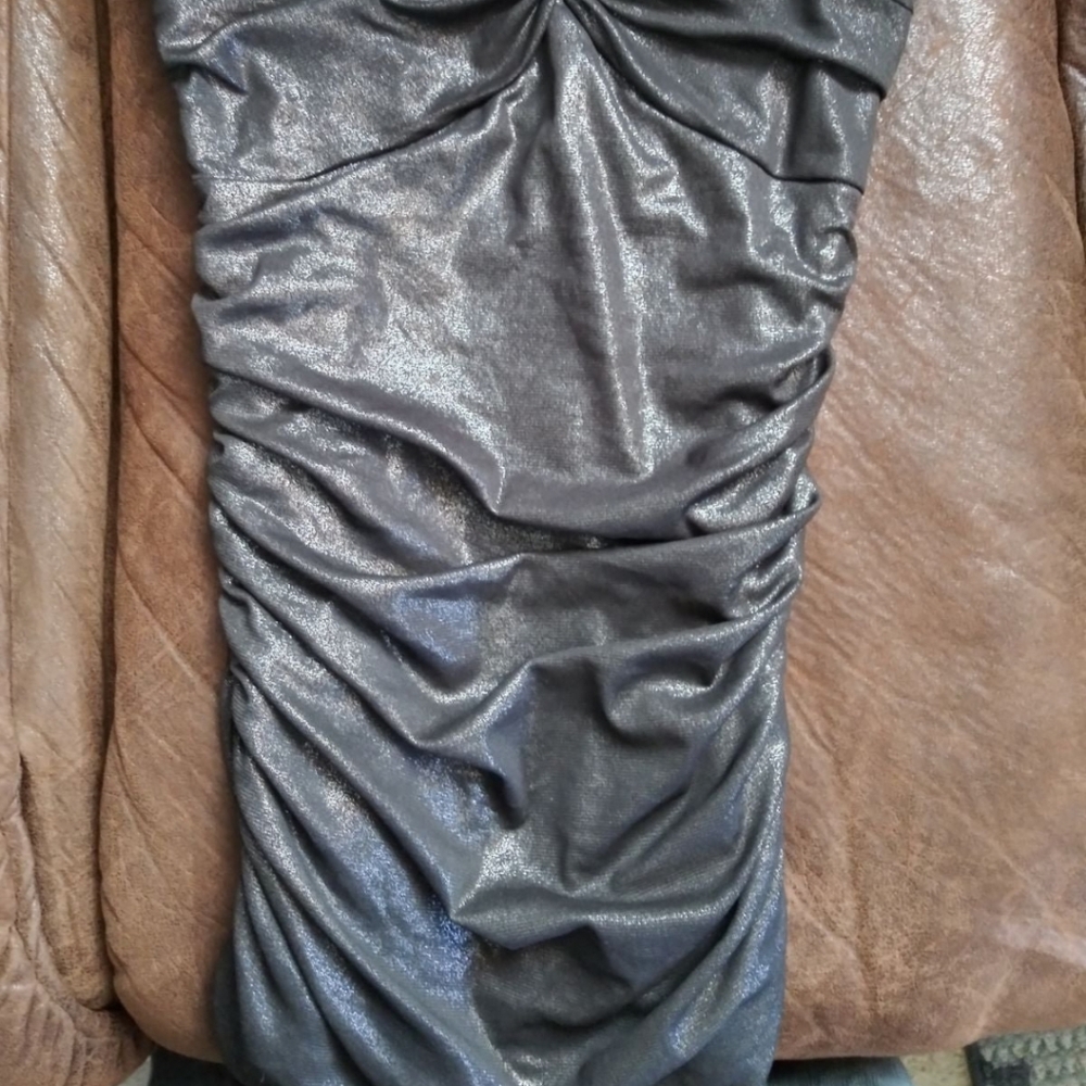 Express Ruched Tube Top - Picture 4 of 5